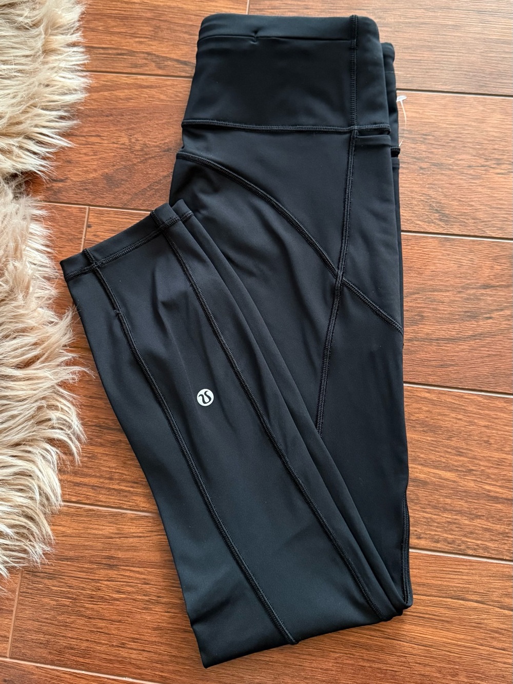 Size 6 Lululemon Final Lap Crop *23"
Black NWOT